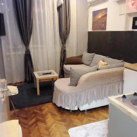 First Choice Διαμέρισμα Ni